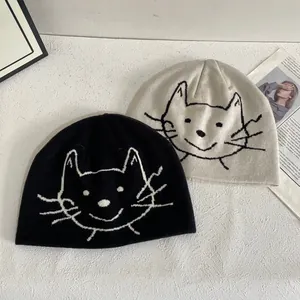 Bonnets tricotés mignons à motif chat en noir et beige pour la chaleur et le confort