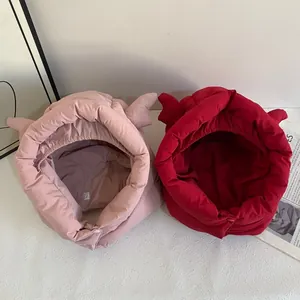 Bonnets thermiques d'hiver avec cornes de diable et rembourrage en coton rose et rouge