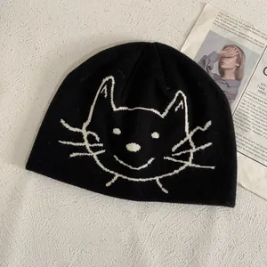 Bonnet noir mignon tricoté avec jacquard de chat et tissu extensible chaud pour femme
