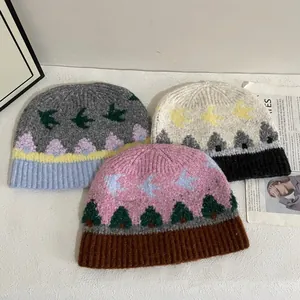 Gorros de punto jacquard para mujer en tres colores con lana y protección de orejas