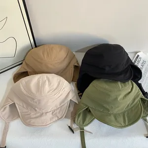 Berretti da aviatore invernali con paraorecchie in colori kaki nero bianco verde