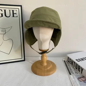 Cappello da aviatore termico verde militare con paraorecchie e fibbia regolabile