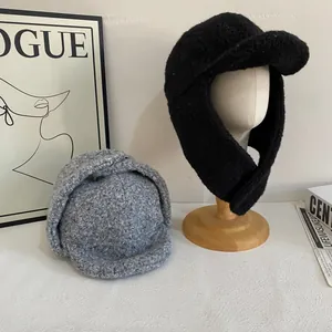 Cappello invernale in lana con paraorecchie per uomo e donna in nero e grigio