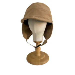Cappello da aviatore kaki con paraorecchie e fibbia per protezione dal freddo