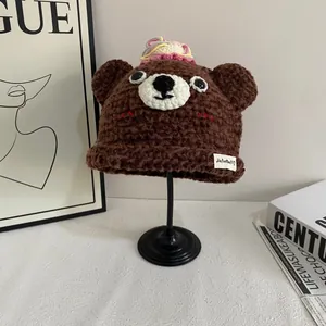 Süße braune handgehäkelte Bären-Beanie-Mütze mit kuscheliger Strickstruktur und Ohren