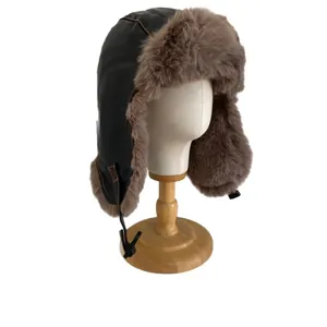 Winter-Uschanka aus Leder mit dickem Plüschfutter und orangen Ziernähten für Herren