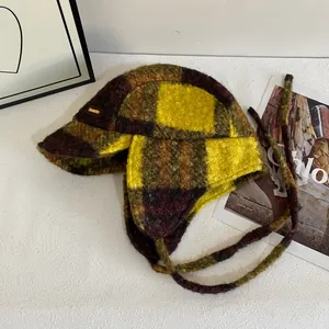 Bonnet aviateur à carreaux jaunes avec cache-oreilles chauds pour protection hivernale