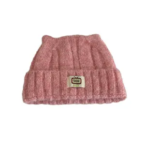 Berretto in maglia rosa con orecchie di gatto e targhetta TV, cappello invernale donna