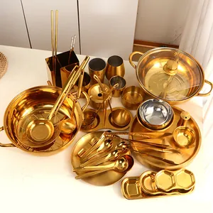 Détail de l'ensemble de hot pot en acier inoxydable doré 304 avec cuillères et bols
