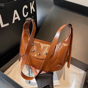 Dames Retro Klinknagel Motorfiets Hobo Tas PU Leer Halve Maan Schouder Crossbody Tas Punk Stijl Casual Street Fashion Tas