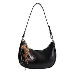Sac à main demi-lune noir pour femme avec nœud léopard et fenêtre en forme de cœur