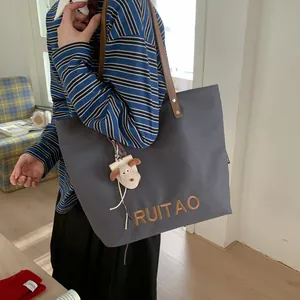 Grand sac fourre-tout en toile gris foncé avec broderie RUITAO et anses en cuir brun