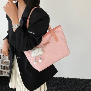Borsa tote rosa con stelle argentate e ciondolo a nuvola in peluche per donne