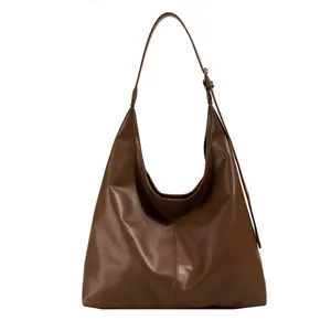 Grand sac hobo en cuir marron pour femme avec bandoulière réglable et silhouette souple