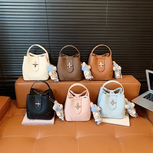 Women Litchi Texture PU Leather Bucket Bag Minimalist Crossbody Shoulder Bag With Teddy Bear Pendant Handbag For Daily Use