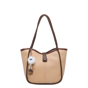 Retro contrast tote bag in beige with dark brown trim and a cute plush charm