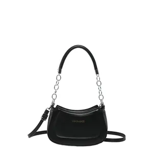 Minimalistische schwarze halbrunde Handtasche mit Goldtext und Metallketten-Dekor