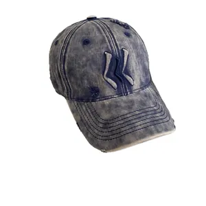 Vintage dunkelblaue Baseballkappe aus gewaschenem Denim mit Stickerei und Destroyed-Effekt