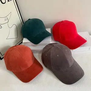 Wildleder-Baseballkappen in Dunkelgrün, Rot, Orange und Braun für einen stilvollen Look