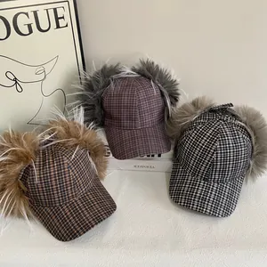 Chapeau d'aviateur à carreaux pour femme avec protège-oreilles en fausse fourrure chaude