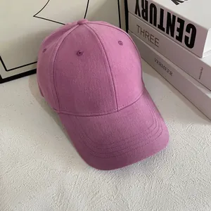 Lilafarbene Vintage-Baumwoll-Baseballkappe mit gebogenem Schirm im minimalistischen Stil