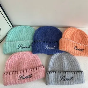 Women's Sweet Letter Embroidery Knitted Beanie Hat Autumn Winter Warm Acrylic Skull Cap With Contrast Stitching For Outdoor