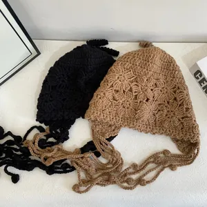 Bonnets en crochet faits main noir et marron avec fleurs et franges bohèmes