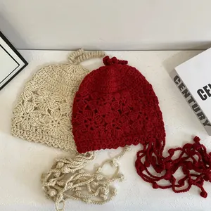 Chapeau à Oreillettes Fait Main au Crochet avec Fleurs pour Femme Vintage Ethnique Bonnet Lei Feng avec Glands Pompons Hiver