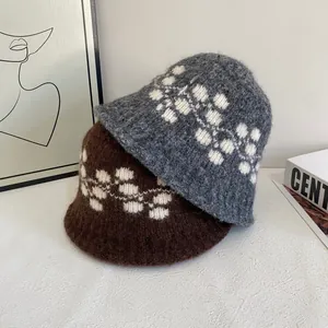 Cappelli a secchiello vintage in maglia jacquard felpata grigio scuro e marrone