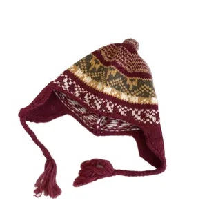 Cappello vintage in maglia bordeaux con paraorecchie e nappe in stile Fair Isle