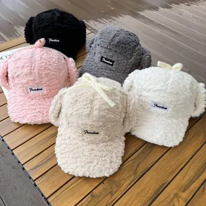 Chapeau de Trappeur en Laine d'Agneau d'Hiver pour Femmes Hommes Bonnet Lei Feng Chaud avec Protection des Oreilles et Écusson Freedom