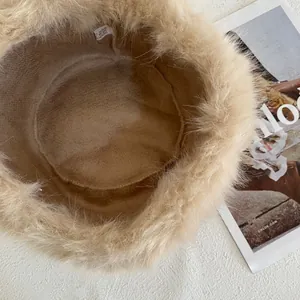 Detail view of the warm plush bucket hat interior with 100% polyester washing label