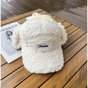 Casquette de baseball en polaire blanche avec cache-oreilles et écusson Freedom