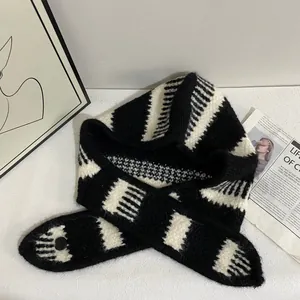 Chapeau Intégré Écharpe à Capuche Balaclava en Tricot Rayé pour Femmes Hiver Chaud Protection des Oreilles Écharpe Chapeau avec Fermeture à Bouton