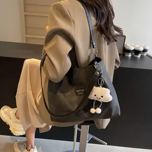 Sac fourre-tout noir en toile pour femme avec pendentif nuage et grande capacité d'usage