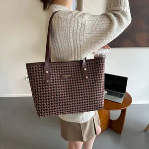 Sac cabas classique à motif pied-de-poule avec bandoulières en cuir marron vintage