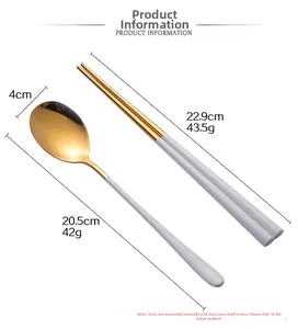 Détails du kit de couverts en inox doré et gris avec les mesures précises incluses