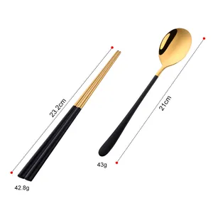Set de couverts portable noir et doré avec cuillère et baguettes pour le voyage
