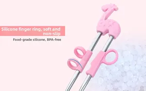 Detalle del anillo de silicona y palillos de aprendizaje de acero inoxidable sin BPA