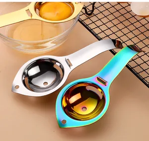 Détails d'un séparateur d'œufs en acier inoxydable coloris argent, arc-en-ciel et or