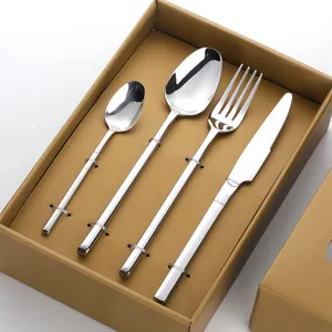 Ménagère 4 pièces en acier inoxydable 304 argenté poli dans son coffret cadeau