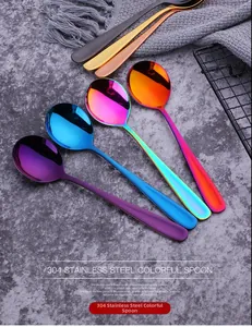 Cucharas redondas de acero inoxidable 304 en varios colores vibrantes sobre fondo texturizado