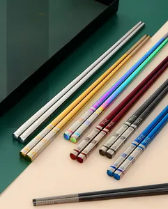 Détails de baguettes en acier inoxydable 316L avec pointes antidérapantes et gravure Fu