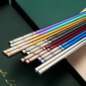 Set de baguettes en acier inoxydable 316L coloré avec motifs de bon augure gravés