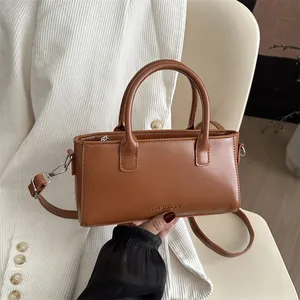 Borsa a mano vintage in pelle marrone con logo FASHION goffrato e tracolla rimovibile