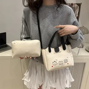 Sac fourre-tout crème chic avec motif ours, poignées noires et pochette intérieure