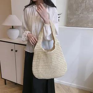 Sac à bandoulière en paille tissé à la main pour femme avec design hobo et textures