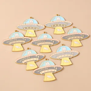 Σμάλτο μενταγιόν UFO με γάτα καρτούν και λογότυπο Momicafe για DIY κοσμήματα