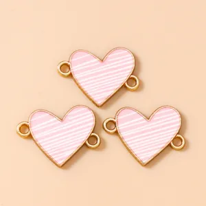 Connettori a cuore a strisce rosa in lega dorata con doppi anelli per gioielli fai-da-te