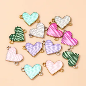 Ciondoli in Lega a Forma di Cuore con Smalto a Righe Connettori a Doppio Foro per Creazione di Collane e Bracciali Fai da Te Gioielli